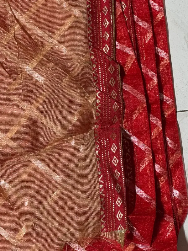 Red_Gold_Tone_Checked_Saree_For_Women