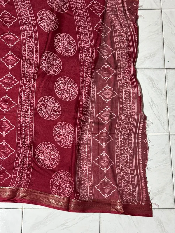 Maroon_Printed_Saree_for_Women