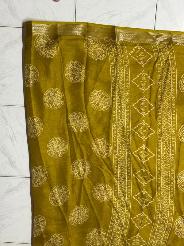 Olive_Woven_Traditional_Saree_for_Women