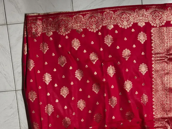 Red_Woven_Zari_Border_Saree_for_Women
