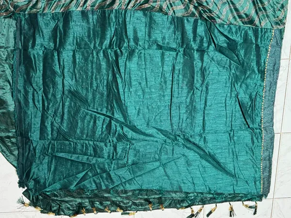 Teal_Wavy_Pattern_Saree_for_Women