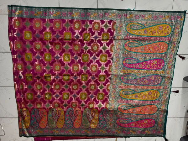 Teal_And_Magenta_Woven_Geometric_Saree_for_Women