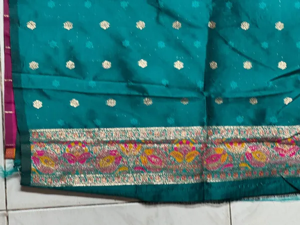 Teal_And_Magenta_Woven_Geometric_Saree_for_Women