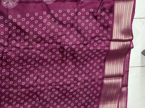 Maroon_Traditional_Pattern_Saree_for_Women