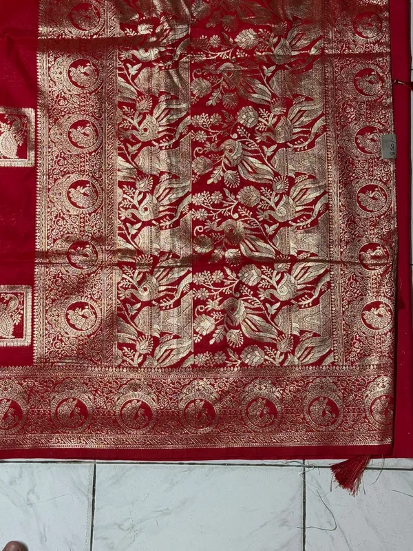 Red_Traditional_Woven_Motif_Saree_for_Women