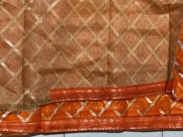 Orange_Zari_Pattern_Saree_for_Women