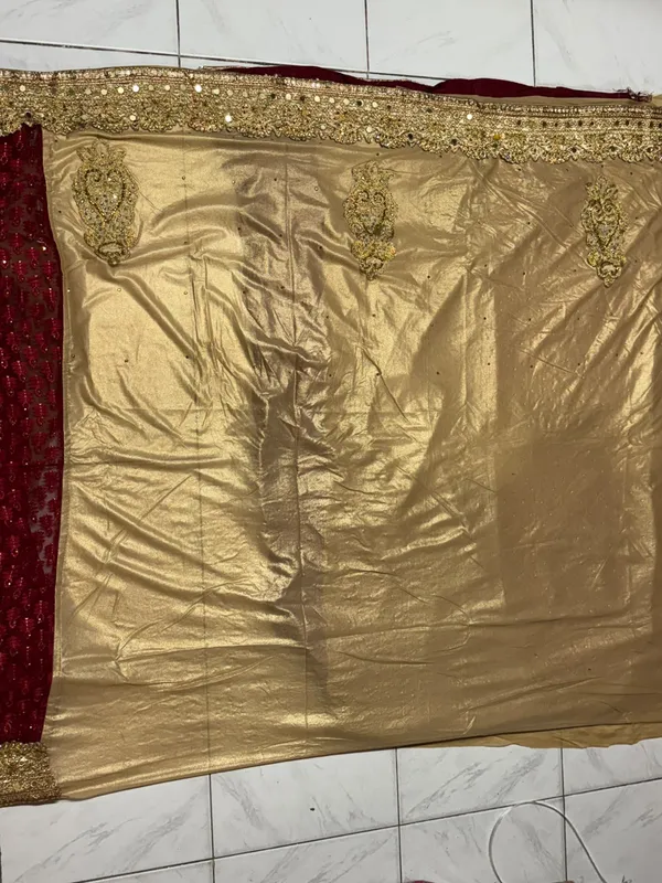 Gold_Embellished_Traditional_Saree_for_Women
