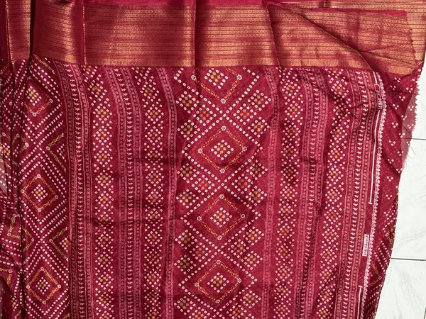 Maroon_Geometric_Pattern_Saree_for_Women