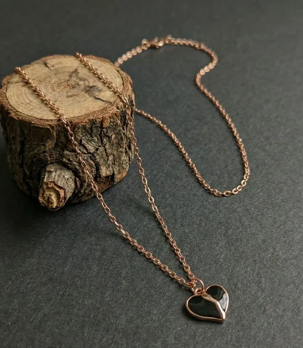 Gold_Tone_Heart_Pendant_Necklace_for_Women