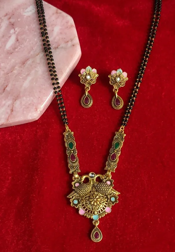 Black_Beaded_Traditional_Necklace_Set_For_Women