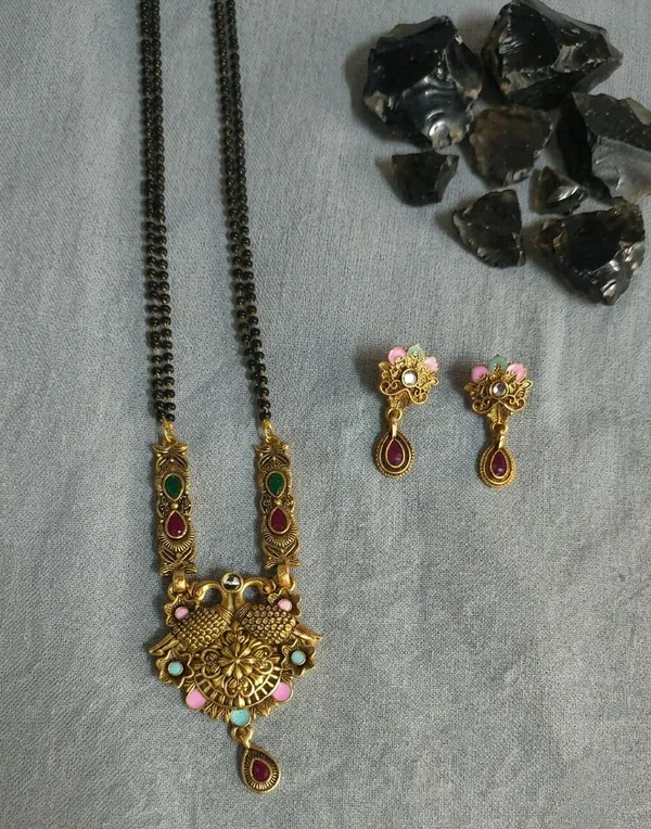 Black_Beaded_Traditional_Necklace_Set_For_Women