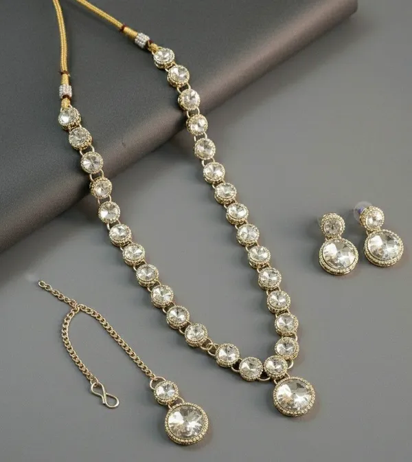 Gold_Toned_Traditional_Jewellery_Set_for_Women