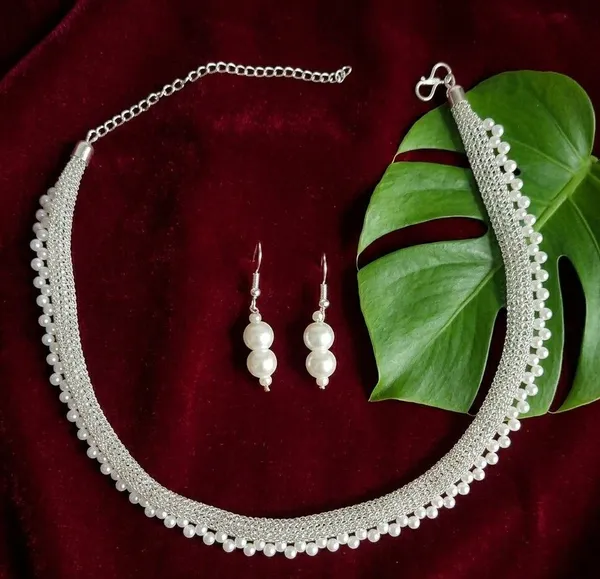 Silver_Pearl_Necklace_And_Earrings_Set_for_Women
