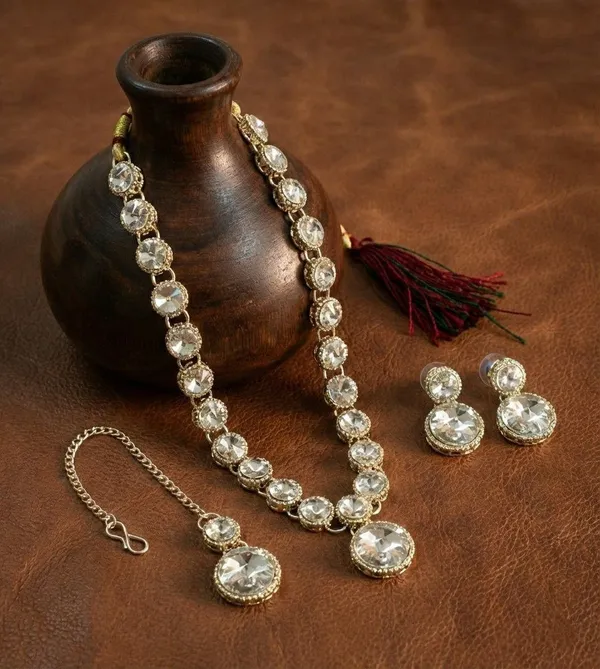 Gold_Toned_Traditional_Jewellery_Set_for_Women
