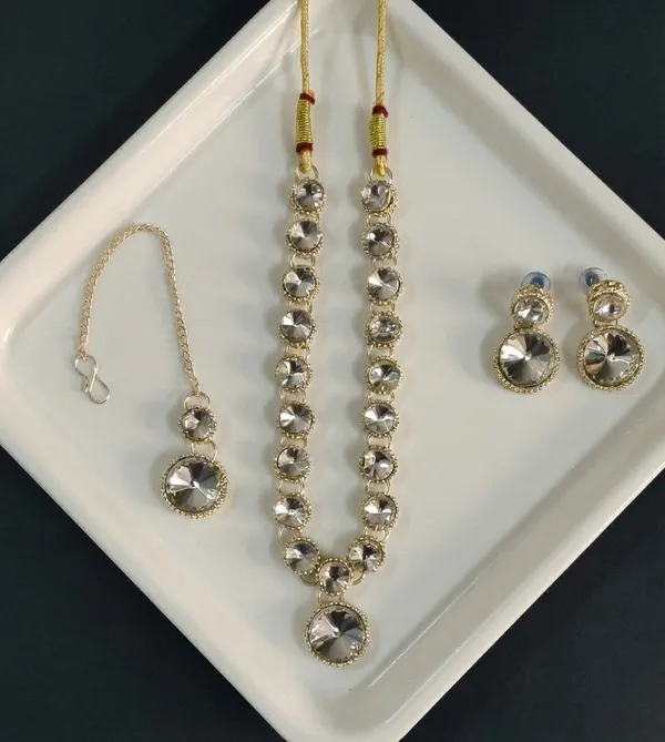 Gold_Toned_Traditional_Jewellery_Set_for_Women