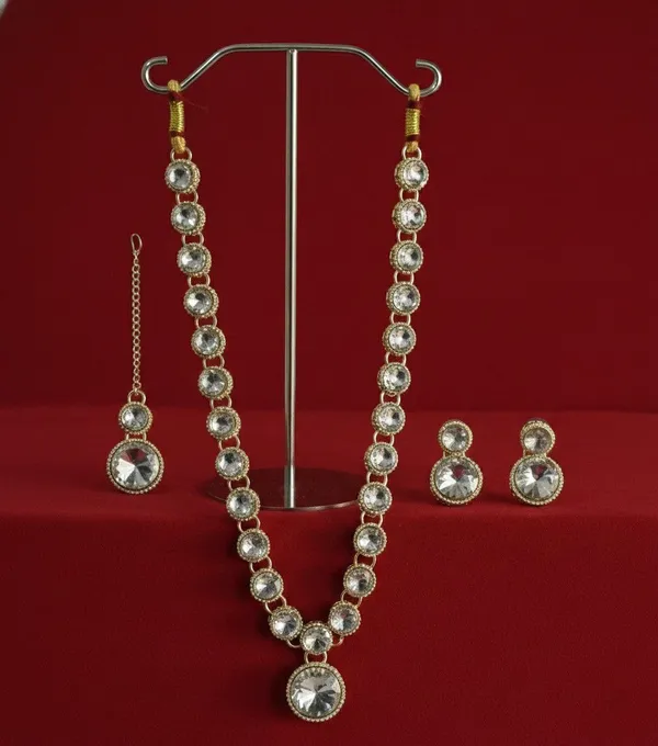 Gold_Toned_Traditional_Jewellery_Set_for_Women