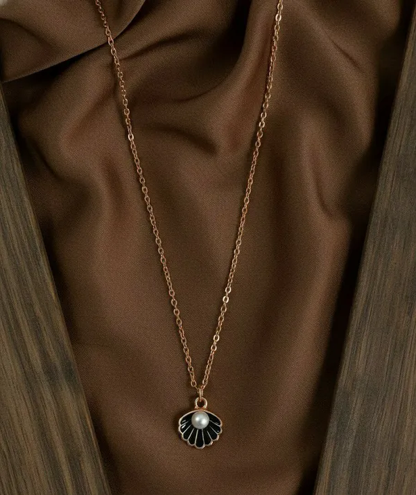 Gold_Tone_Shell_Pearl_Pendant_Necklace_for_Women
