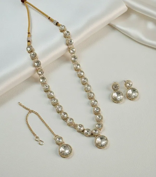 Gold_Toned_Traditional_Jewellery_Set_for_Women