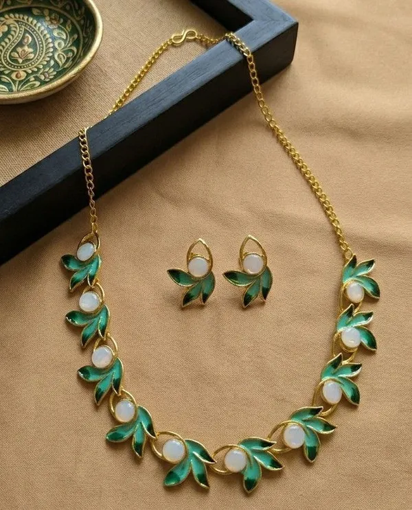 Green_Gold_Tone_Floral_Necklace_Set_for_Women