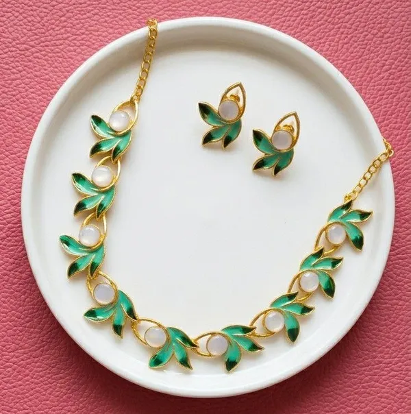 Green_Gold_Tone_Floral_Necklace_Set_for_Women