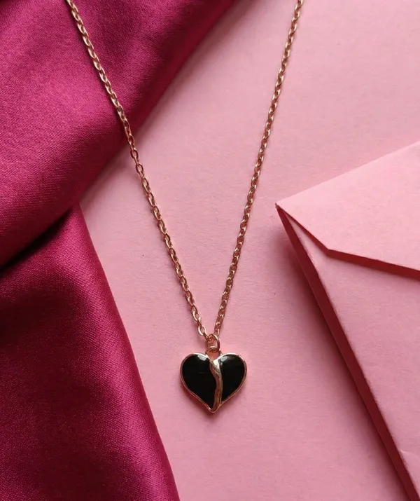 Gold_Tone_Heart_Pendant_Necklace_for_Women