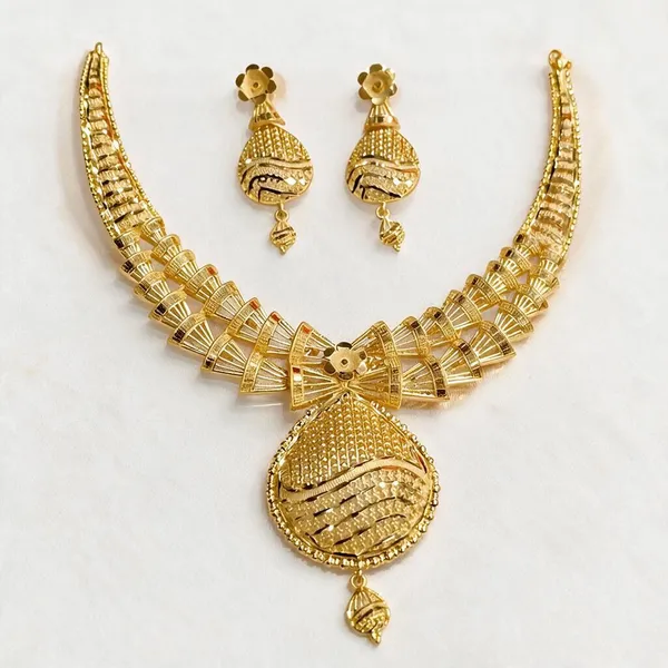 Gold__Fan_Link_Round_Pendant_Necklace_And_Earrings_Set_For_Women