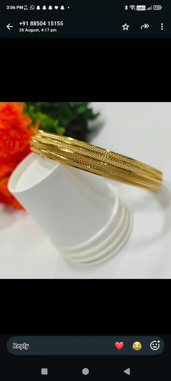 Gold_Textured_Bangle_for_Women