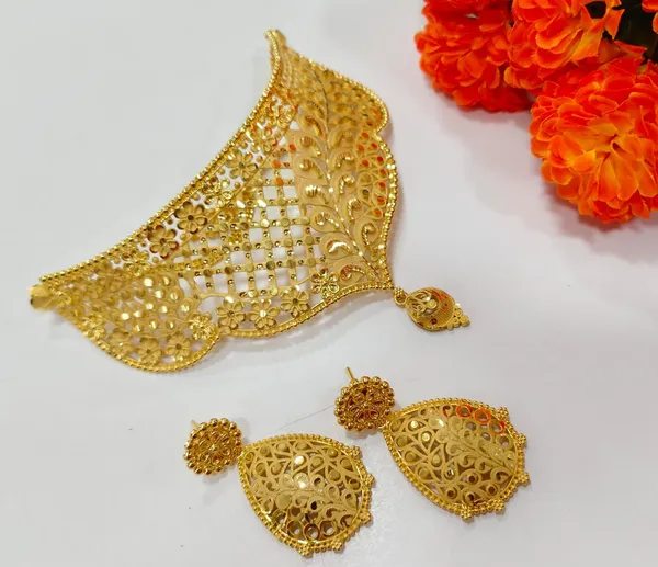 Gold_Tone_Traditional_Necklace_And_Earrings_Set_for_Women