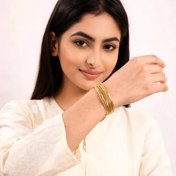 Gold_Alloy_Ridged_Textured_Bangle_For_Women