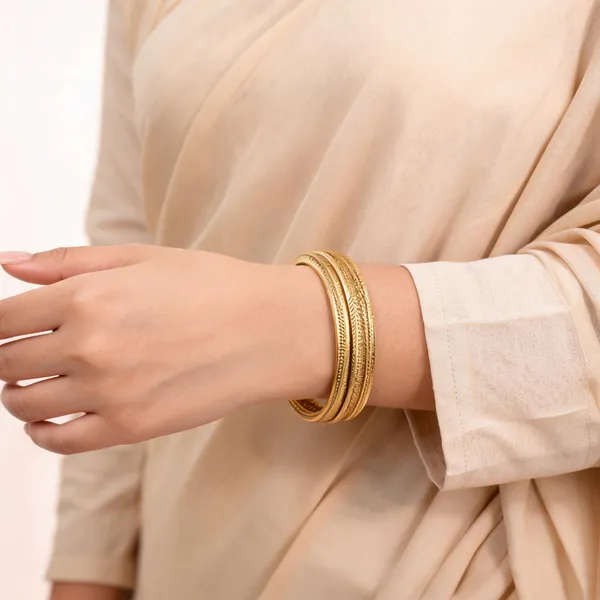Gold_Alloy_Ridged_Textured_Bangle_For_Women