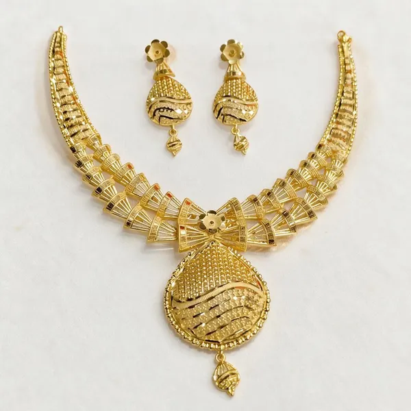 Gold__Fan_Link_Round_Pendant_Necklace_And_Earrings_Set_For_Women