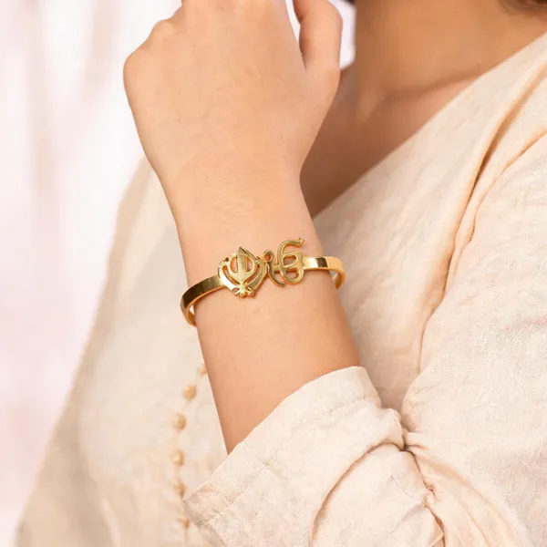 Gold_Alloy_Contemporary_Bracelet_For_Unisex