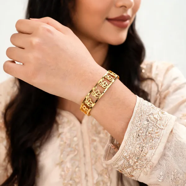 Gold_Alloy_Smooth_Finish_Bracelet_For_Unisex