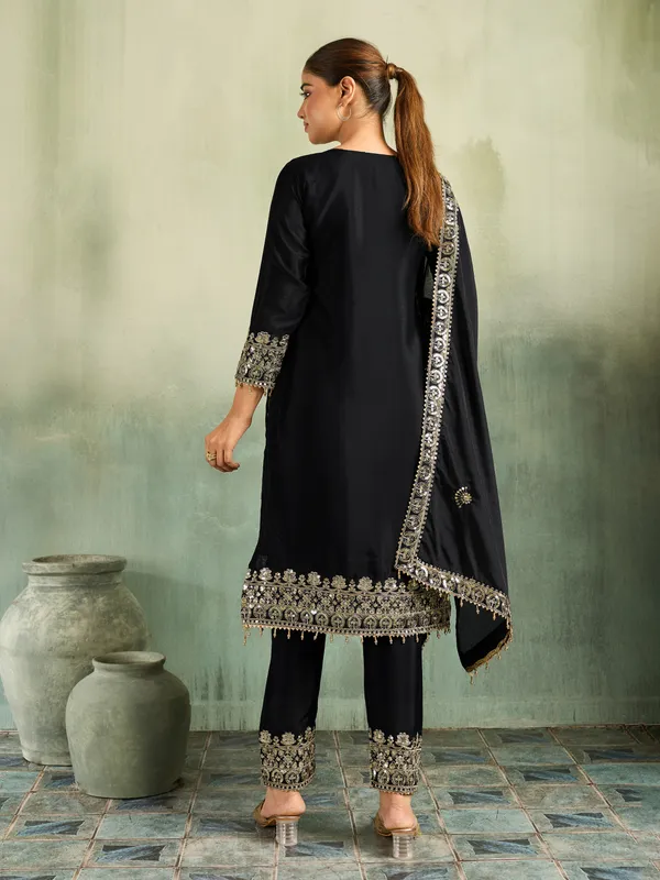 Black_Cotton_Silk_Straight_Embroidered_Kurta_Set_For_Women