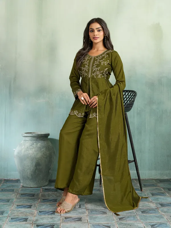 Olive_Cotton_Silk_Straight_Embroidered_Kurta_Set_For_Women