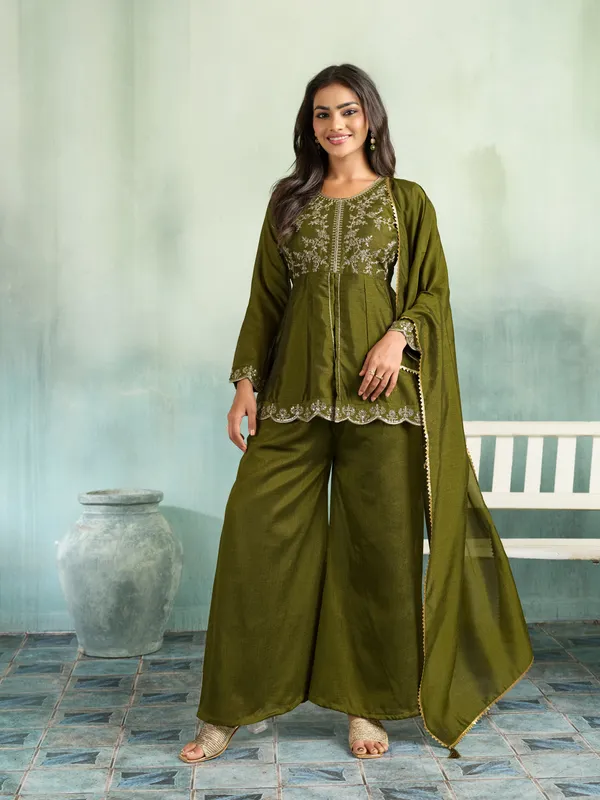 Olive_Cotton_Silk_Straight_Embroidered_Kurta_Set_For_Women