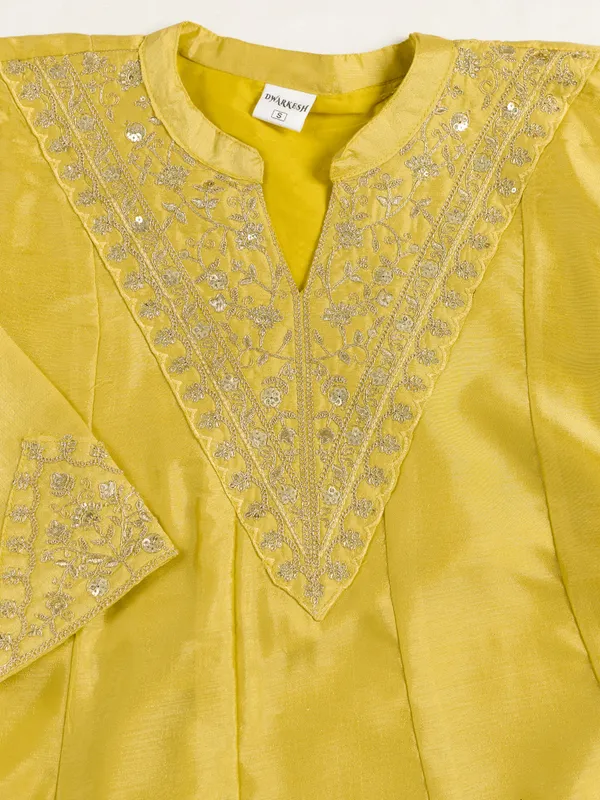 Yellow_Cotton_Silk_Straight_Embroidered_Kurta_Set_For_Women