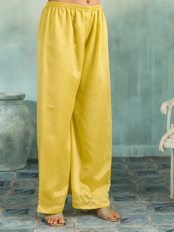 Yellow_Cotton_Silk_Straight_Embroidered_Kurta_Set_For_Women