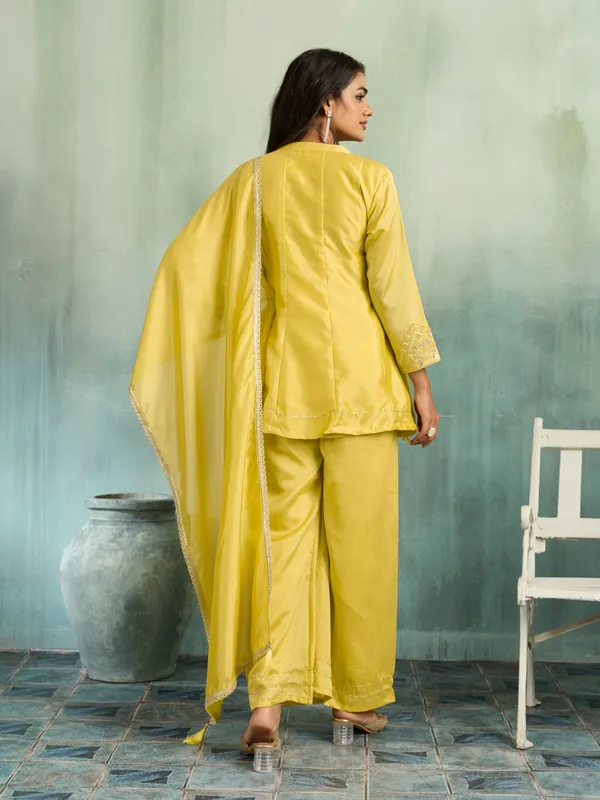 Yellow_Cotton_Silk_Straight_Embroidered_Kurta_Set_For_Women