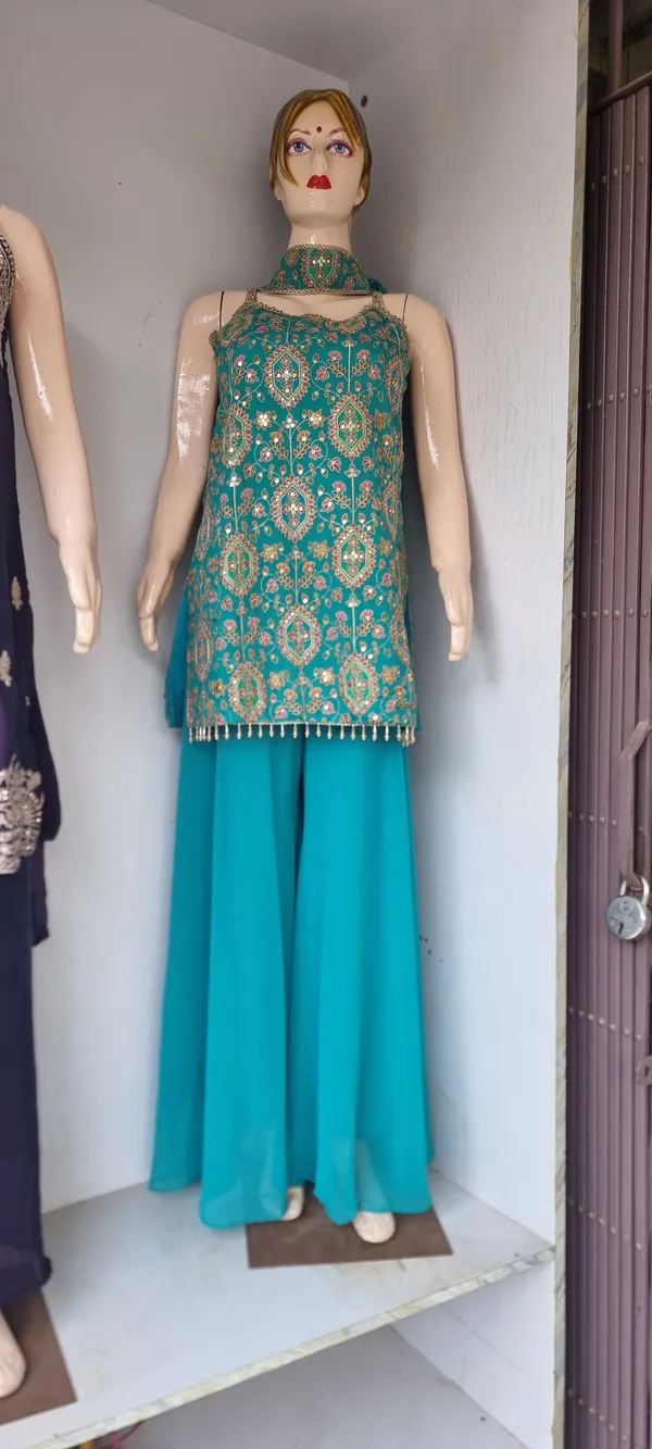 Teal_Banarsi_Embroidered_Sleeveless_Kurta_Set_For_Women