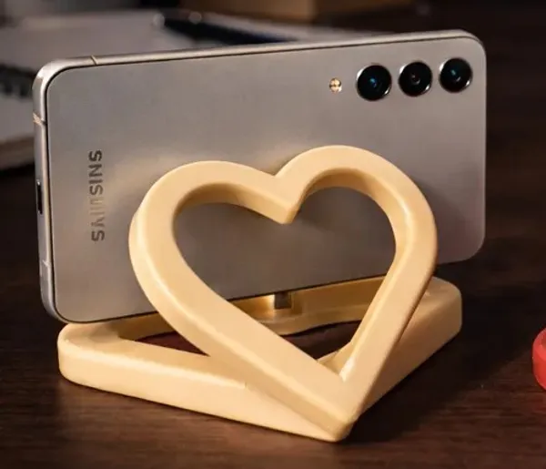The_Loving_Loop_Phone_Stand
