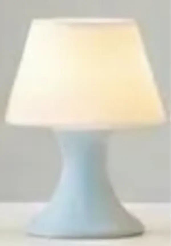 White_Pla_Modern_Crafted_With_A_Smooth_Table_Lamp