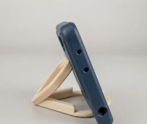 The_Loving_Loop_Phone_Stand