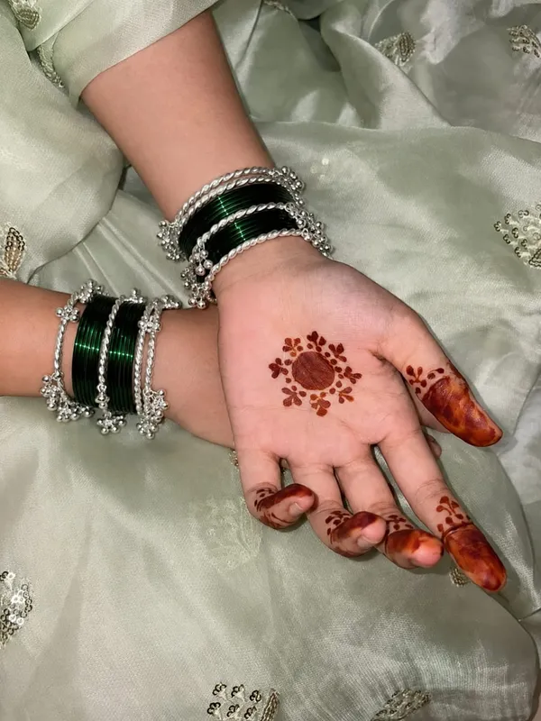 Silver_Tone_Floral_Charm_Payal_Set_For_Women