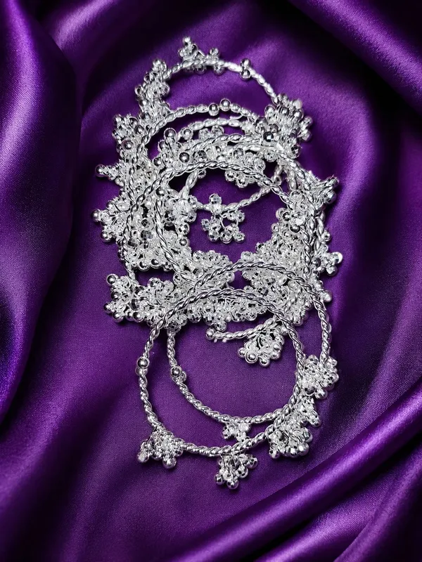 Silver_Tone_Floral_Charm_Payal_Set_For_Women