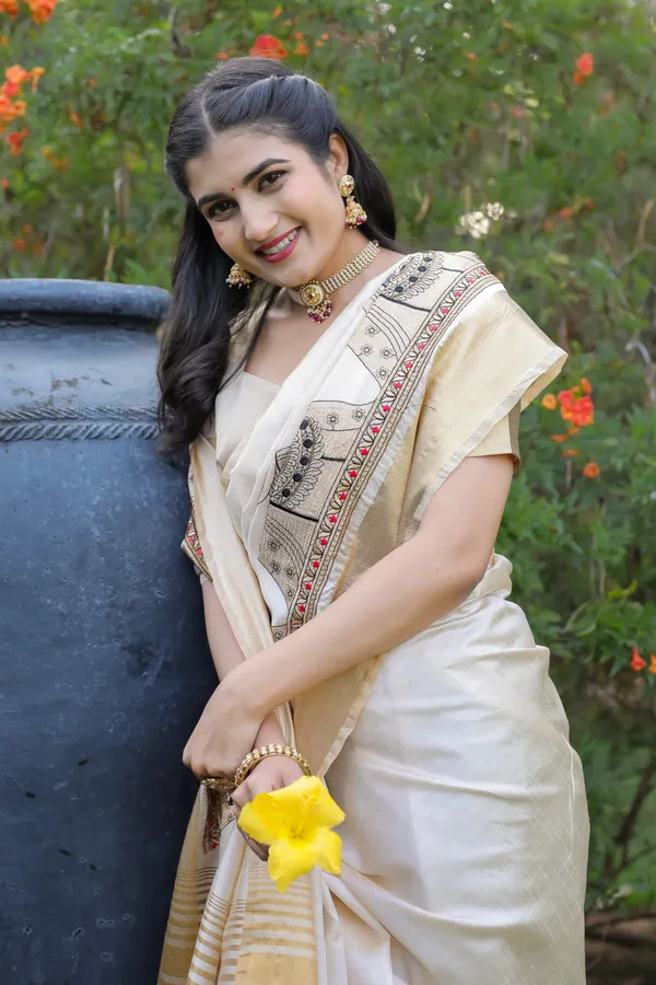 Off_White_Assam_Silk_Traditional_Woven_Motif_Saree_For_Women