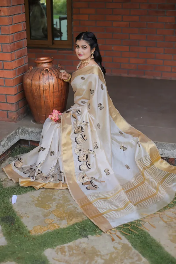 Off_White_Assam_Silk_Musical_Instrument_Motif_Saree_For_Women