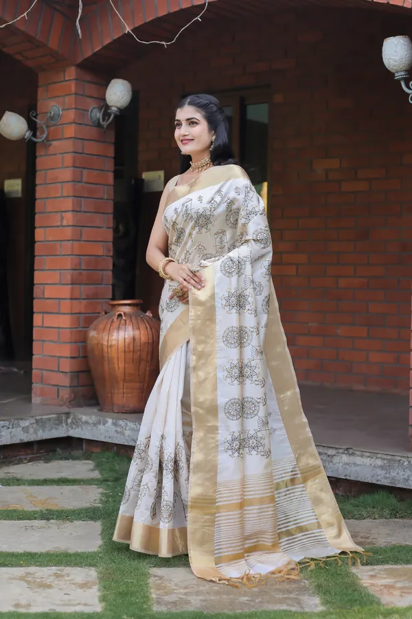 Off_White_Assam_Silk_Woven_Wheel_Motif_Saree_For_Women