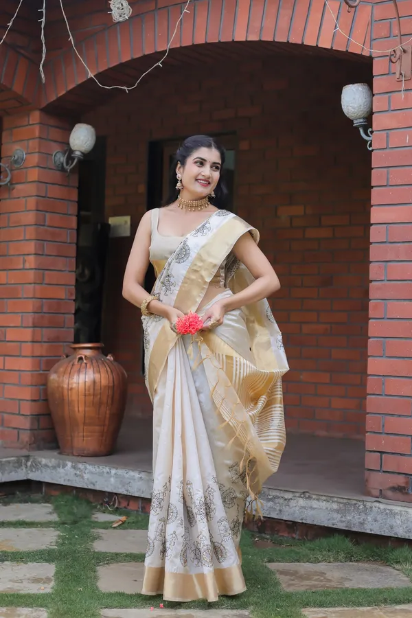 Off_White_Assam_Silk_Woven_Wheel_Motif_Saree_For_Women