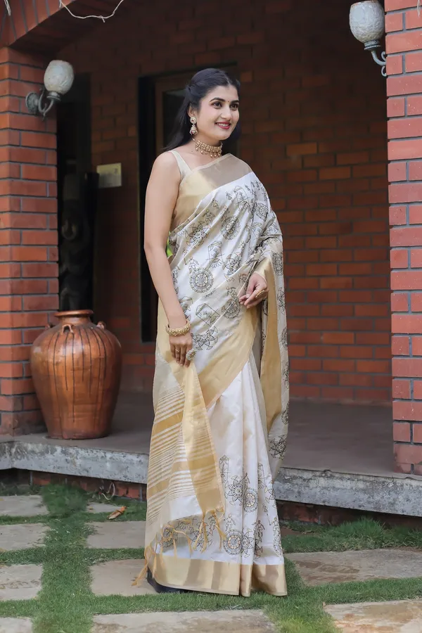 Off_White_Assam_Silk_Woven_Wheel_Motif_Saree_For_Women